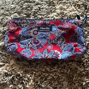 NWOT Donna Sharp makeup bag